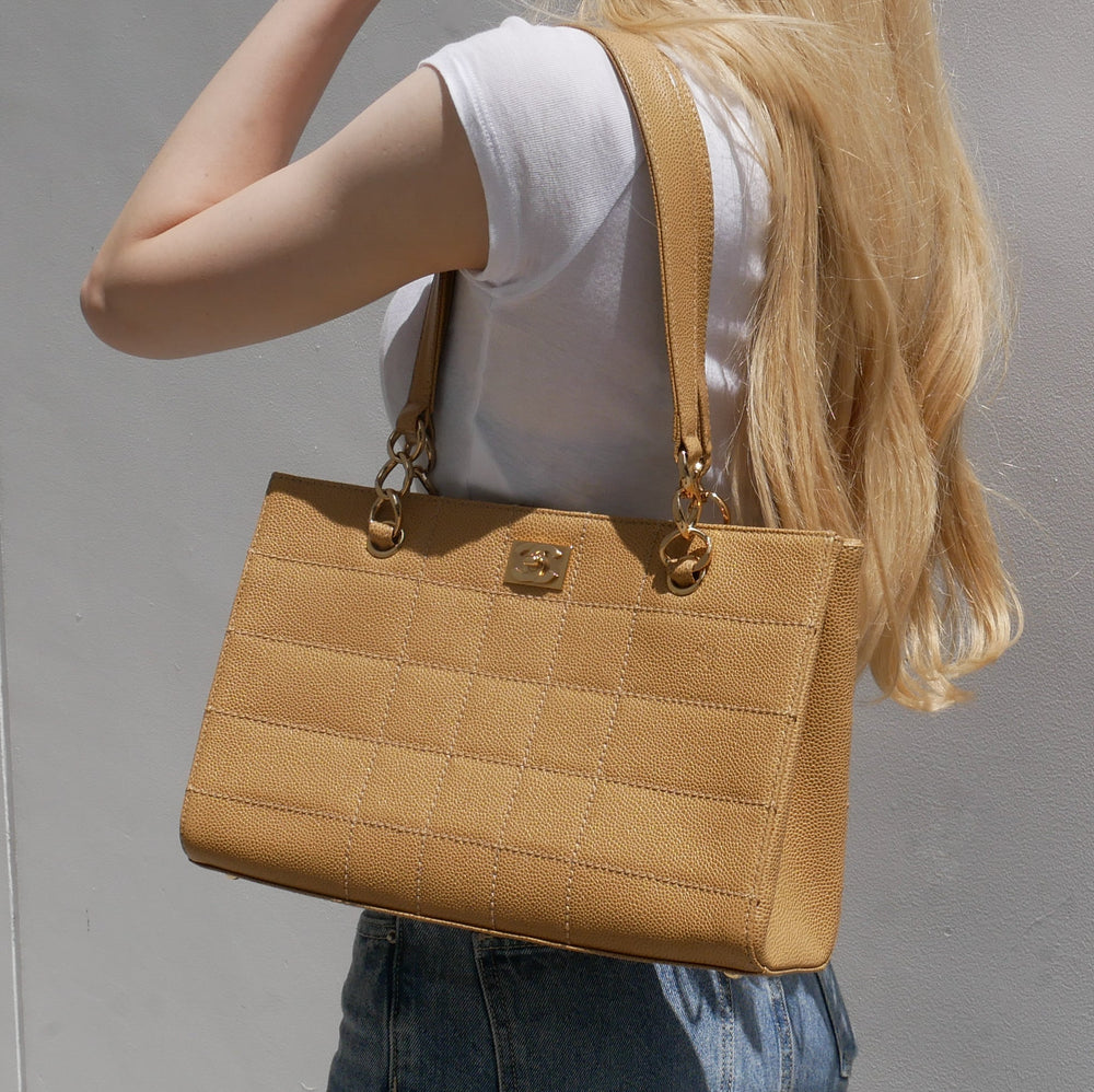 CHANEL 2001-2003 Beige Caviar Wild Stitch Tote – Accessorio premium elegante