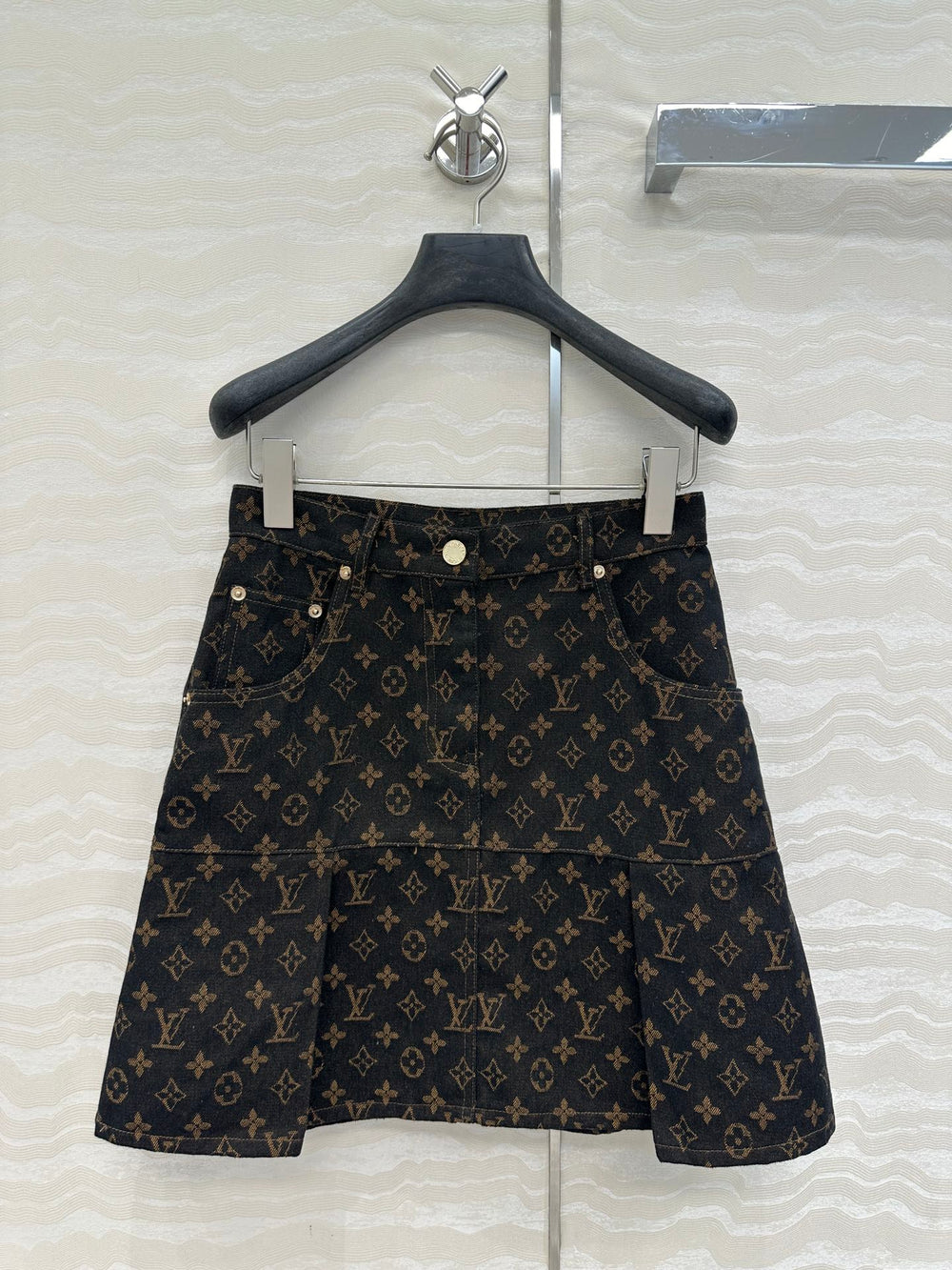 LV 25 Classic Logo Denim Skirt Black Cotton – Accessorio premium elegante