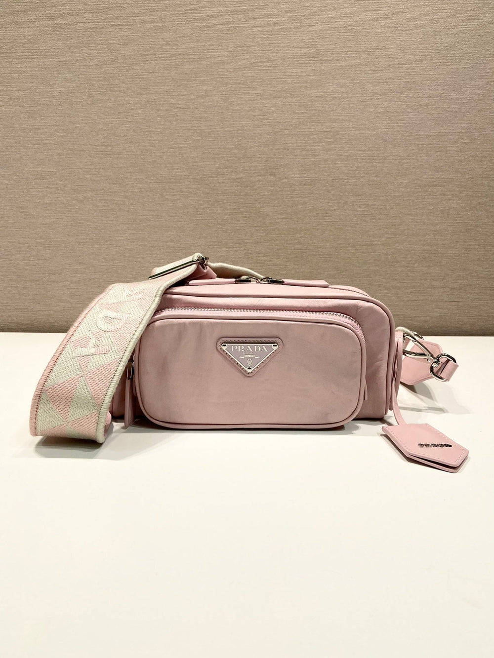 Prada Crossbody – Accessorio premium elegante
