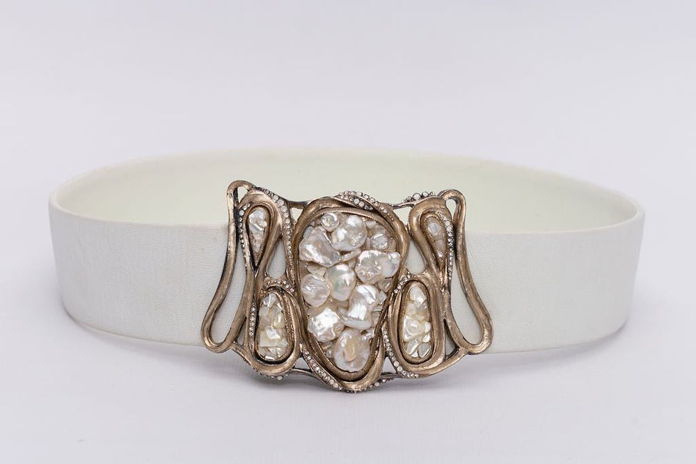 Ceinture en cuir blanc Chanel – Accessorio premium elegante