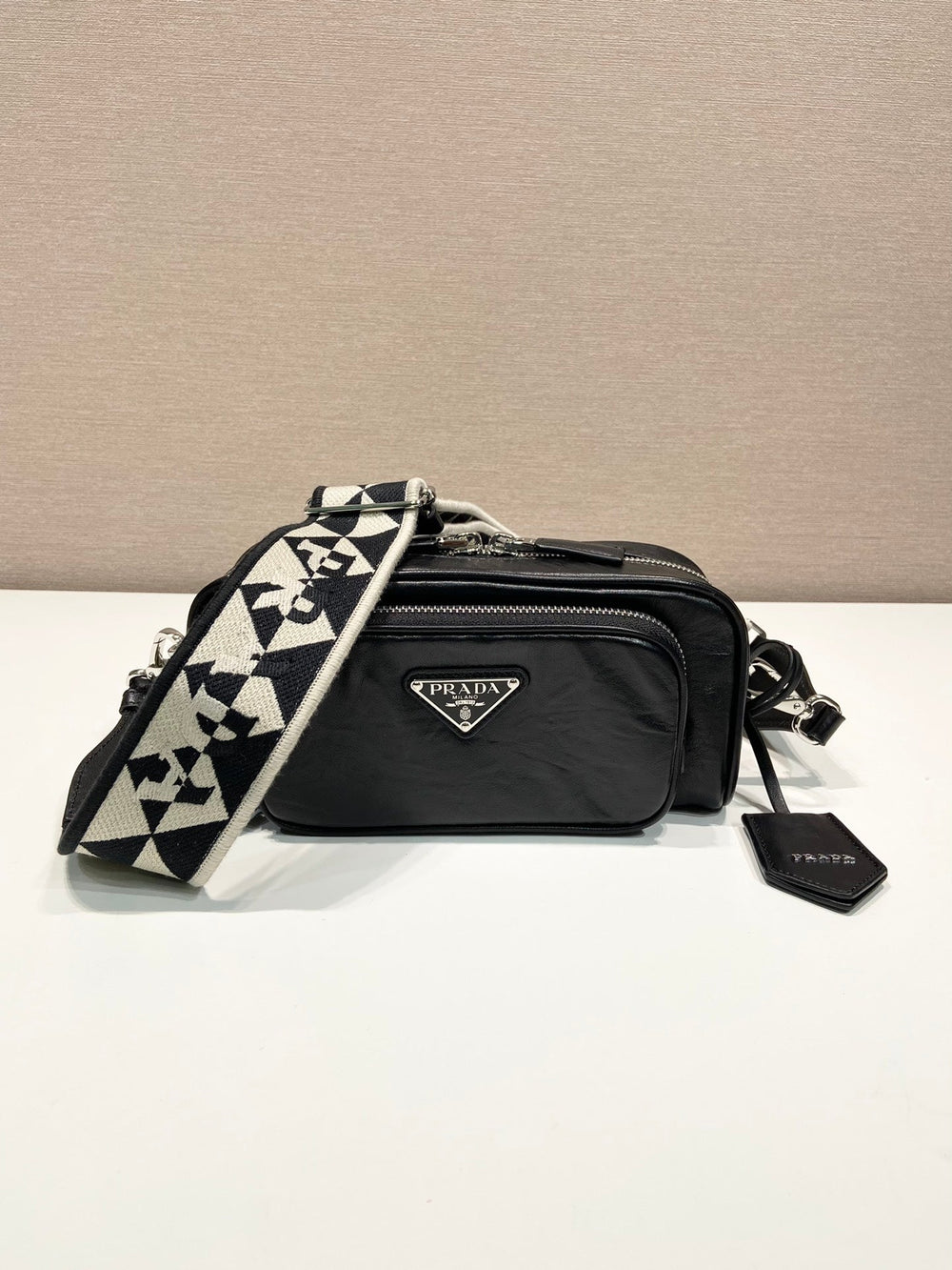 Prada Crossbody – Accessorio premium elegante