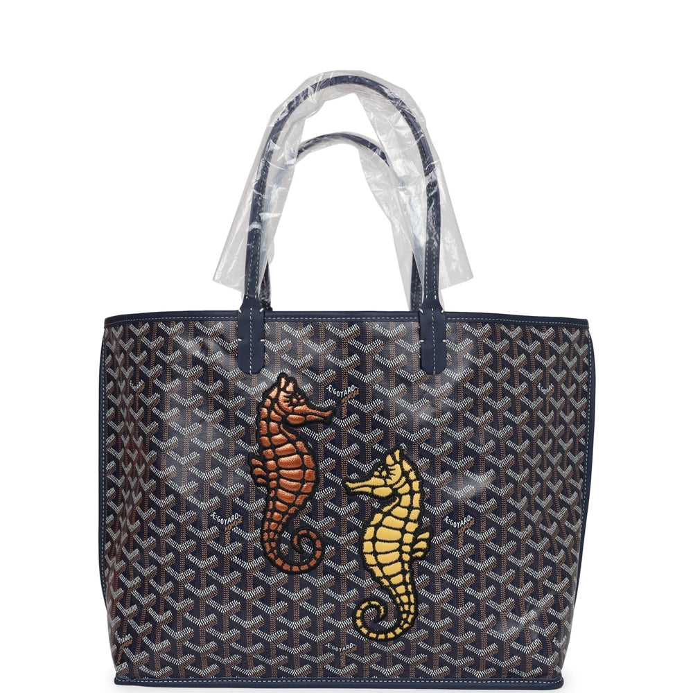 Goyard Goyardine Navy Blue Anjou PM Embroidered Seahorse Bag Palladium Hardware – Accessorio premium elegante