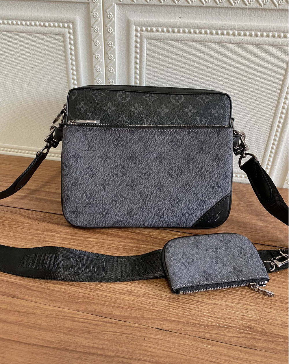 LV TRIO MESSENGER – Accessorio premium elegante
