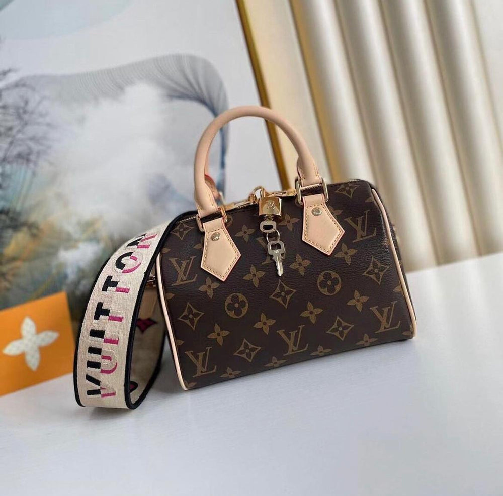 LV SPEEDY 30 – Accessorio premium elegante