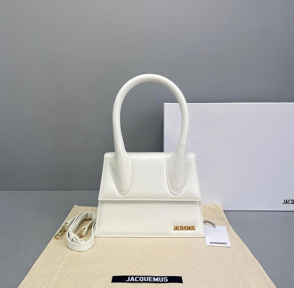 LE CHIQUITO MOYEN BY JACQUEMUS – Accessorio premium elegante