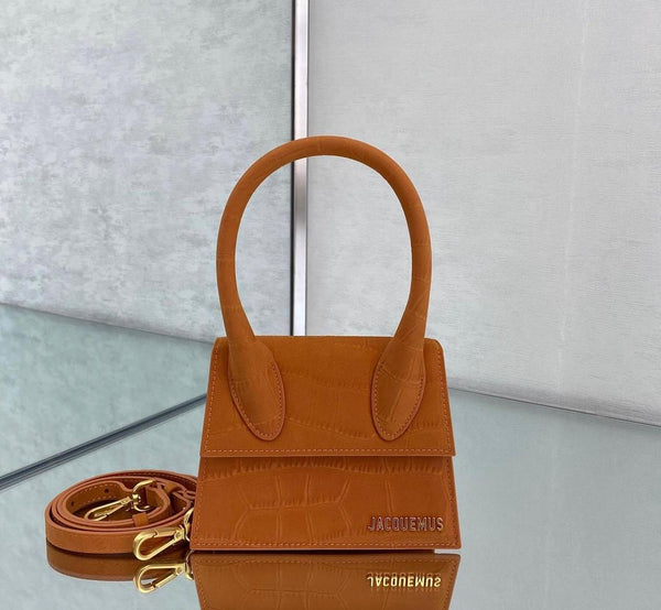 LE CHIQUITO MOYEN BY JACQUEMUS β Accessorio premium elegante