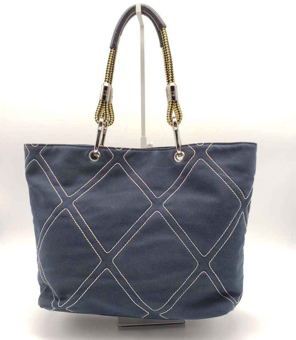 Chanel Navy Blue Canvas Tote Bag – Accessorio premium elegante