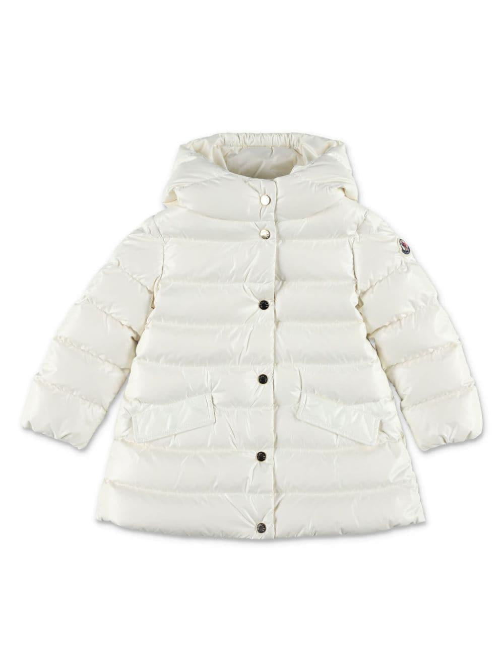 Piumino con cappuccio Ibida per neonato Moncler Enfant bianco con toppa con logo – Accessorio premium elegante