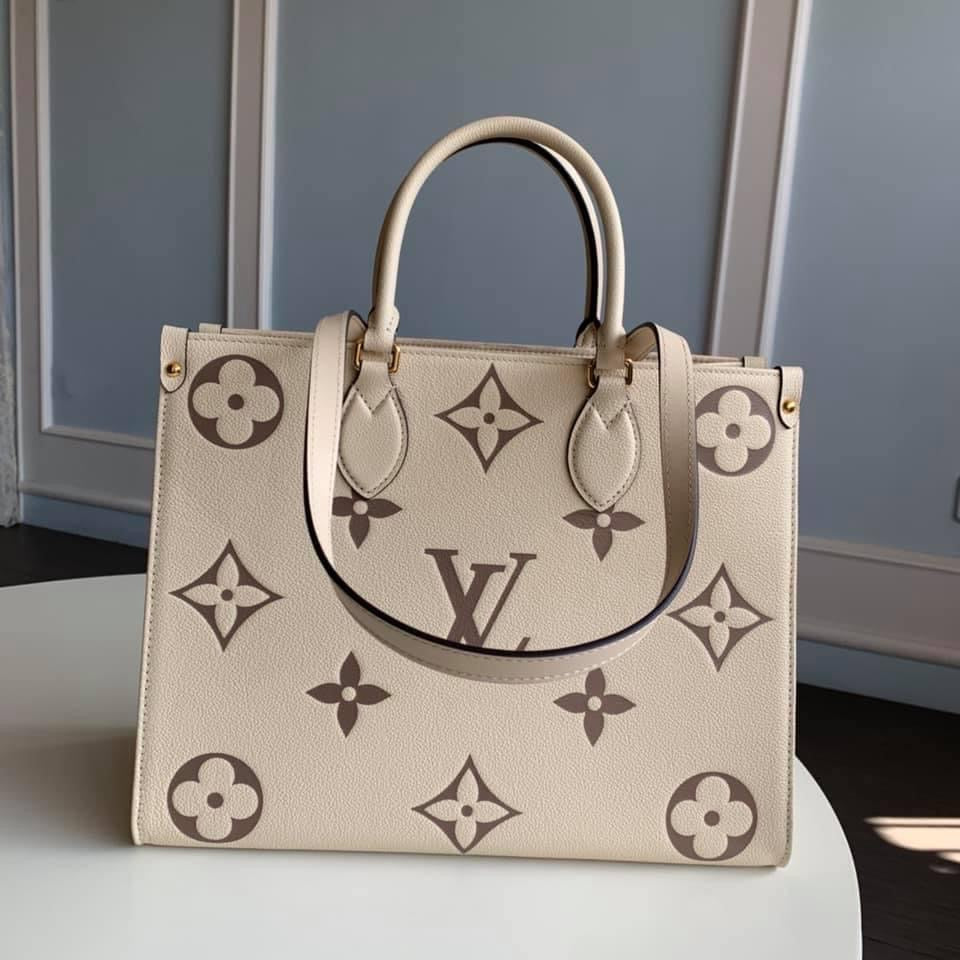 Bicolor OnTheGo PM Bag – Accessorio premium elegante