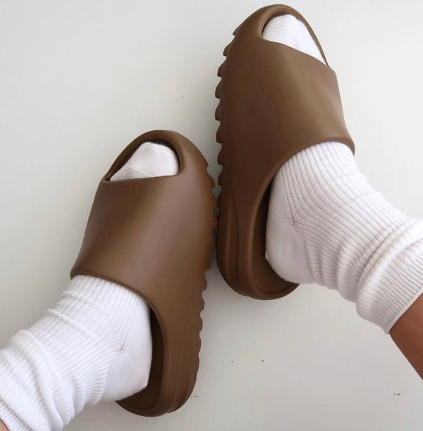 Yeezy Slide Core – Accessorio premium elegante
