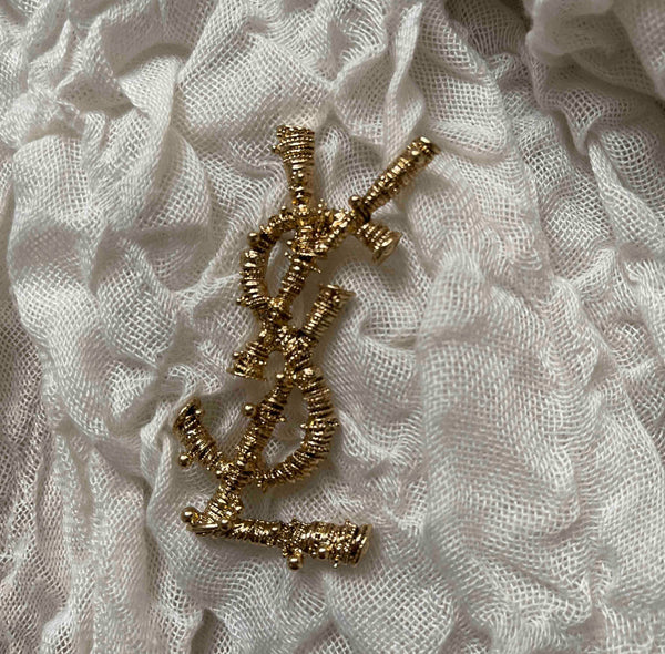 Broche Yves Saint Laurent – Accessorio premium elegante