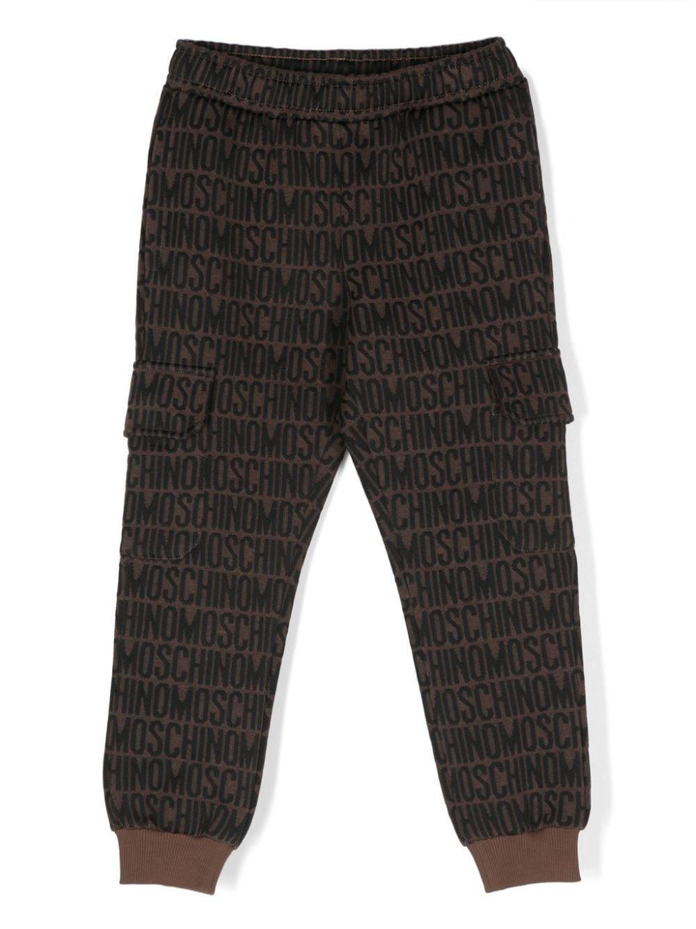 Pantaloni da tuta per bambino Moschino Kids marrone con logo intarsiato – Accessorio premium elegante