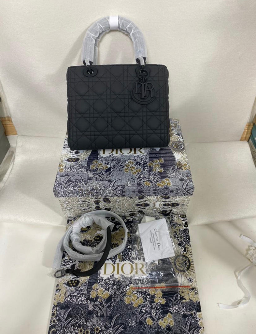 Lady D total Black – Accessorio premium elegante