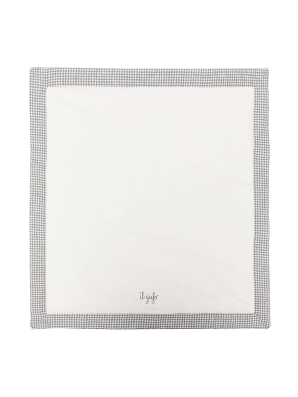 Coperta per neonata Il Gufo bianca con bordi a contrasto – Accessorio premium elegante