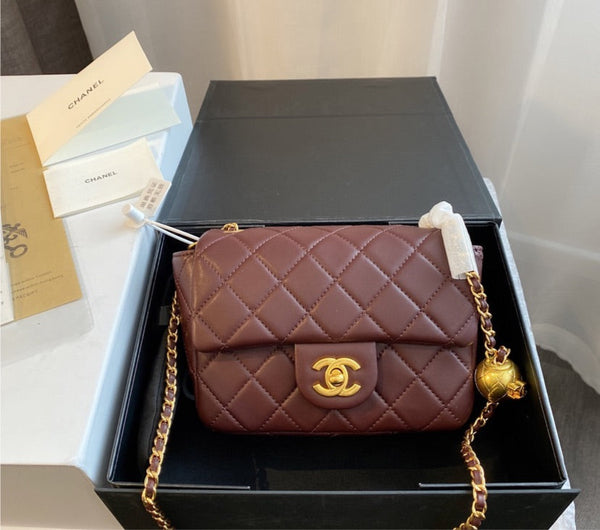 Burgundy Chanel woman handbag – Accessorio premium elegante