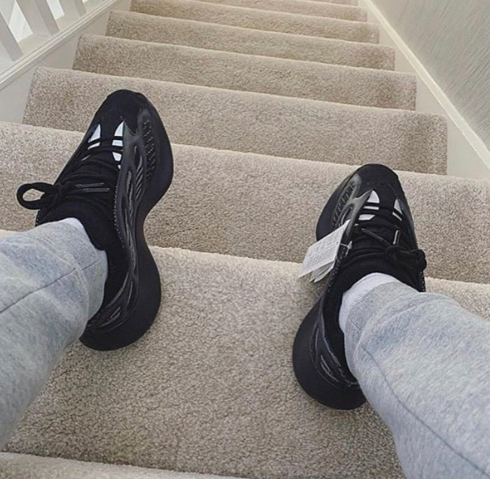 Yeezy 700 V3 – Accessorio premium elegante