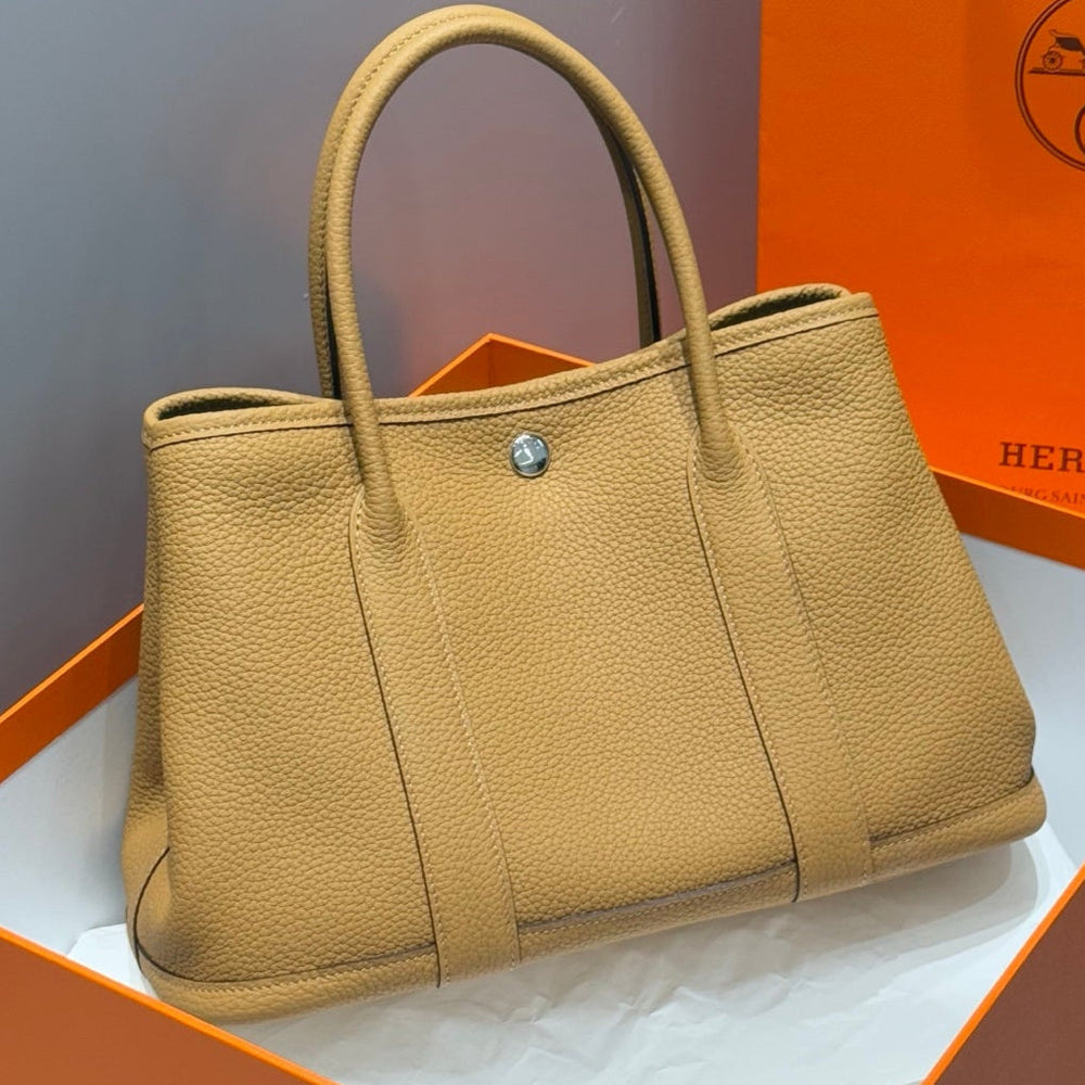 Hermes Garden Party 30cm Milk Tea Silver Buckle Calfskin 255793 – Accessorio premium elegante