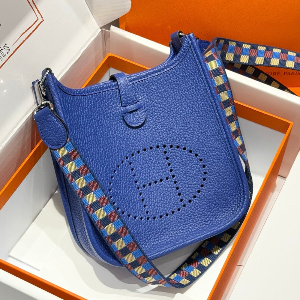Hermes Evelyn 18 Bag Electric Blue Epsom Leather 255533 – Accessorio premium elegante