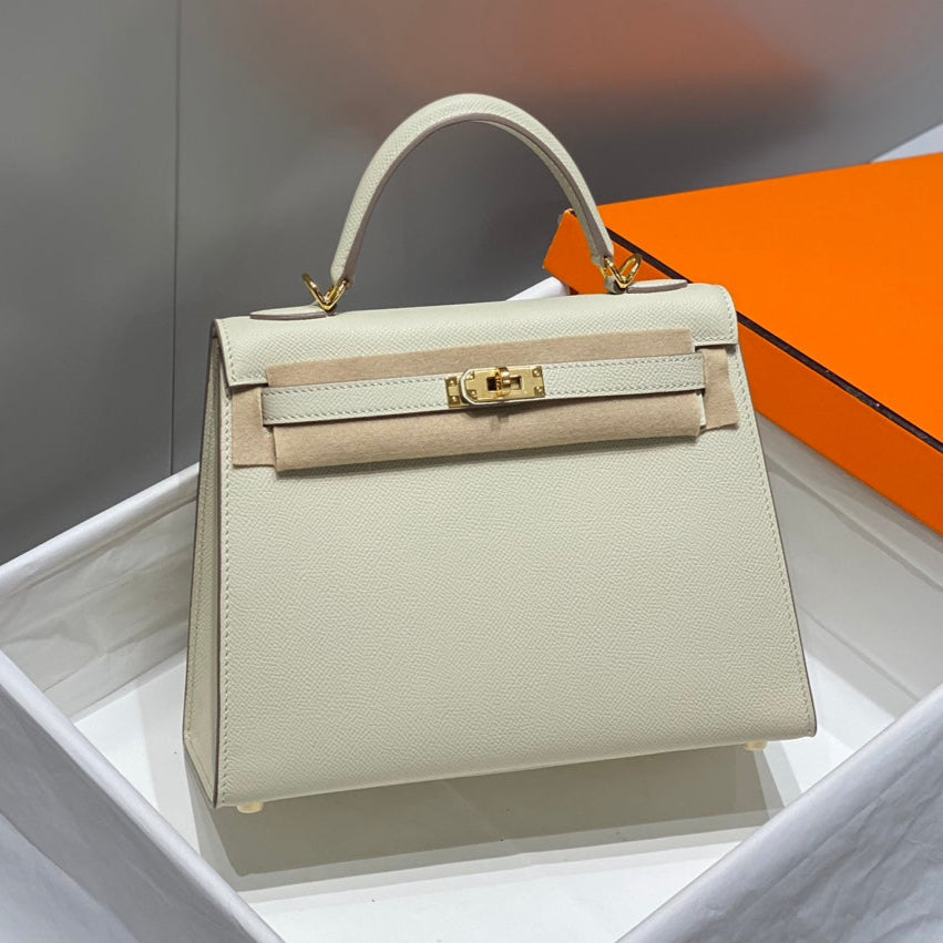 Hermes Kelly 25 Bag Milkshake White Gold Epsom Leather 249810 – Accessorio premium elegante
