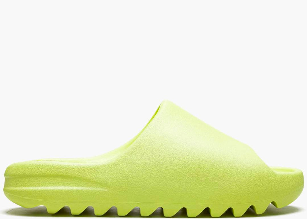Yeezy Slide Green Glow – Accessorio premium elegante