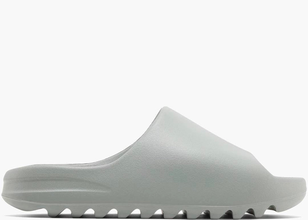 Yeezy Slide Salt – Accessorio premium elegante