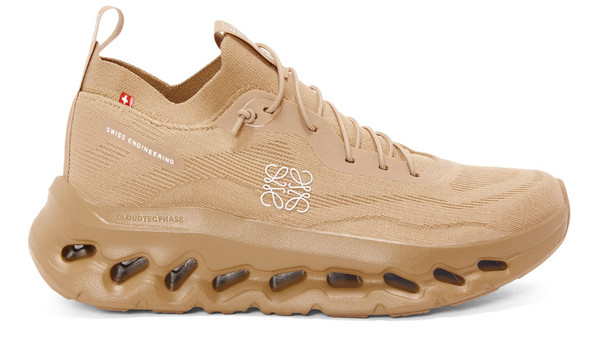 Loewe x On Cloudtilt 'Dark Sand' – Accessorio premium elegante