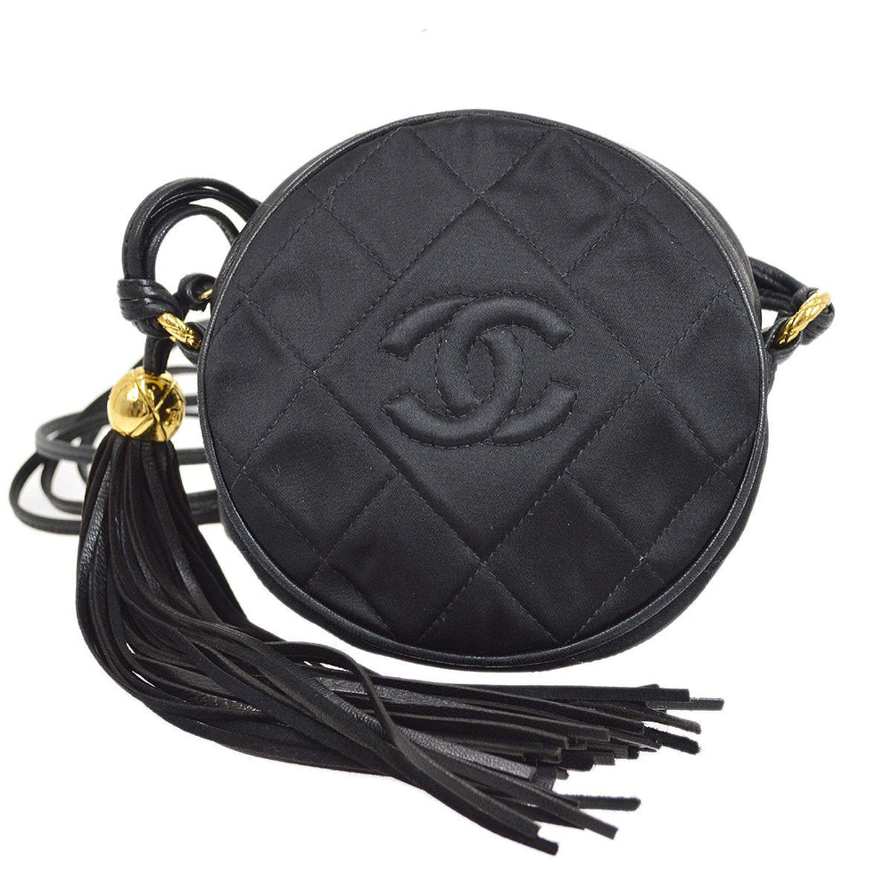 CHANEL 1989-1991 Round Shoulder Bag Black Satin – Accessorio premium elegante