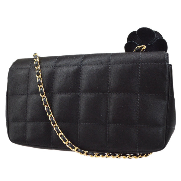 CHANEL 2009-2010 Camellia Choco Bar Single Chain Shoulder Bag Black Satin – Accessorio premium elegante