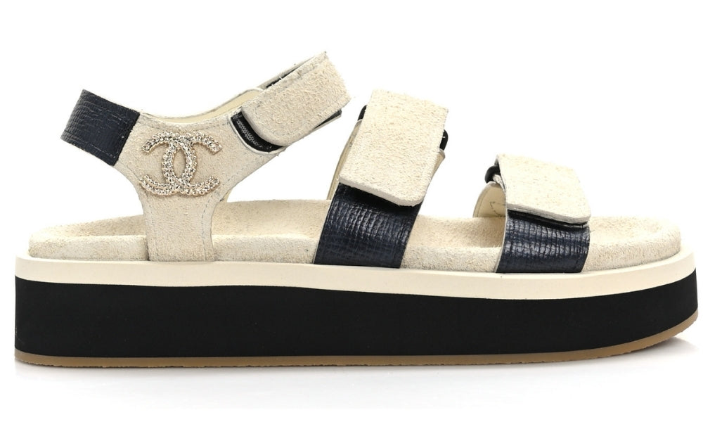CHANEL Suede Calfskin Velcro "Ivory" – Accessorio premium elegante
