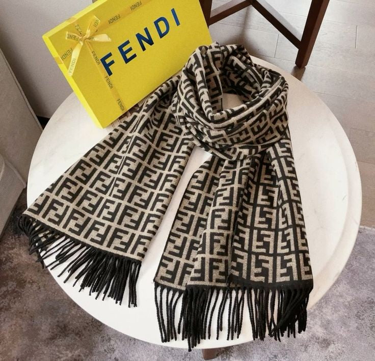 Sciarpa Fendi – Accessorio premium elegante