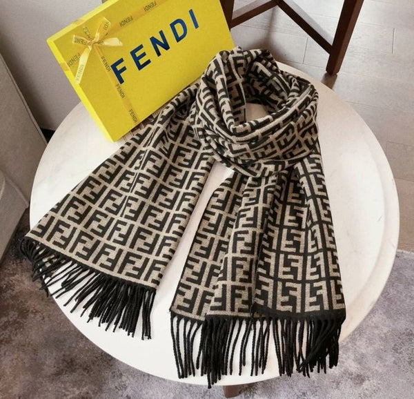 Sciarpa Fendi – Accessorio premium elegante