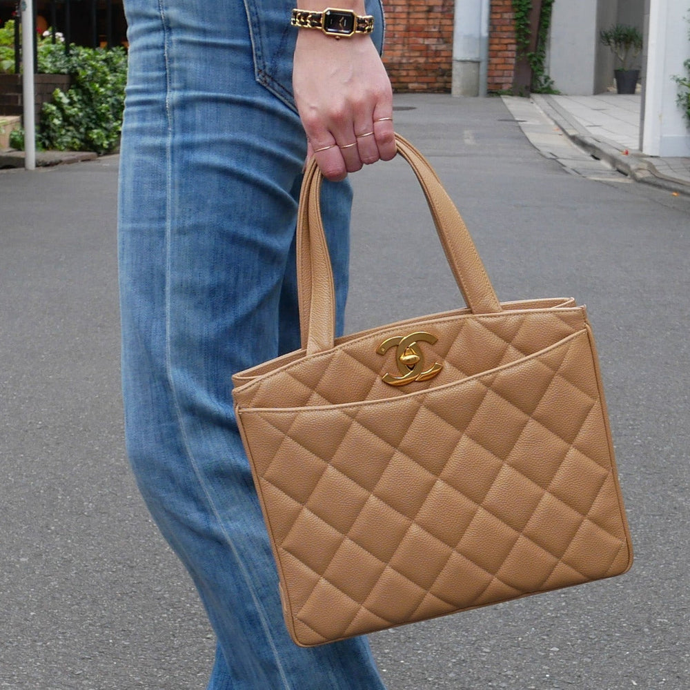 CHANEL 1994-1996 Beige Caviar Tote Bag – Accessorio premium elegante