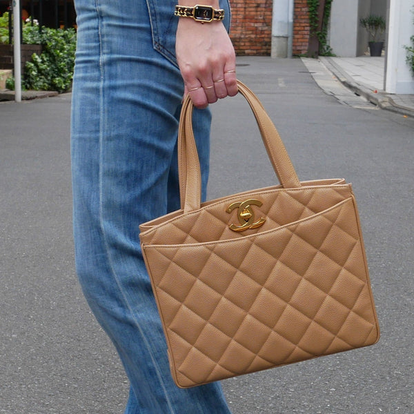 CHANEL 1994-1996 Beige Caviar Tote Bag – Accessorio premium elegante