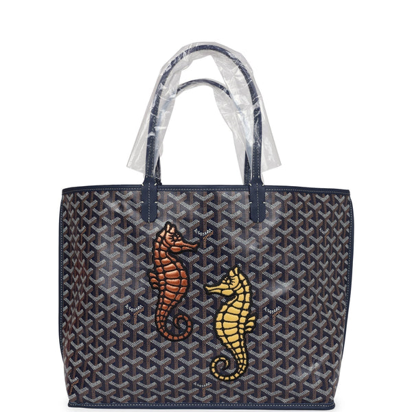 Goyard Goyardine Navy Blue Anjou PM Embroidered Seahorse Bag Palladium Hardware – Accessorio premium elegante