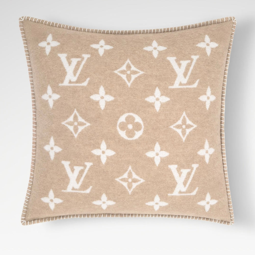 PILLOW CHECKMATE MONOGRAM – Accessorio premium elegante