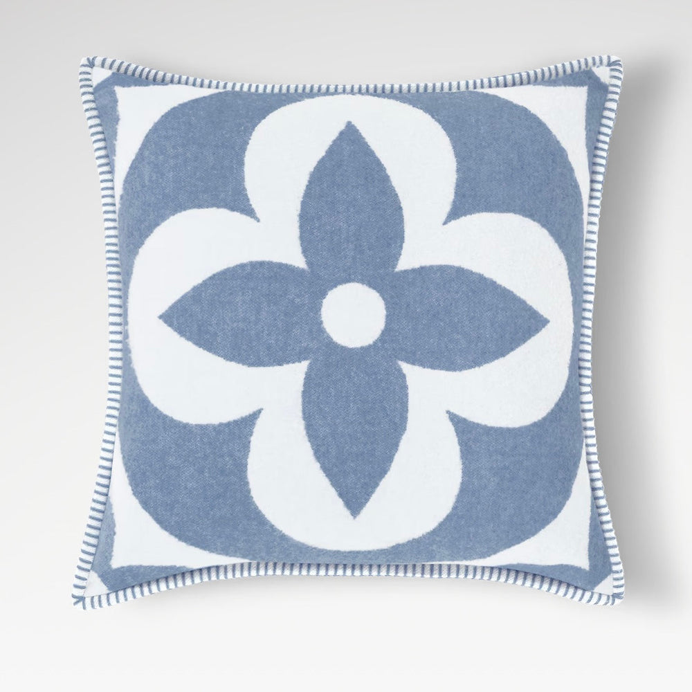 PILLOW CHECKMATE Blue – Accessorio premium elegante