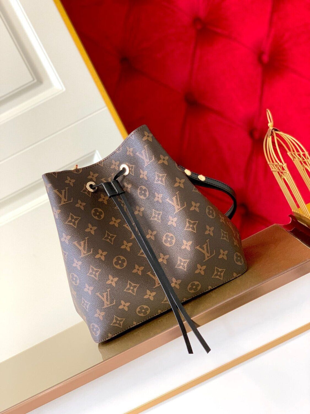 LV BORSA NÉONOÉ – Accessorio premium elegante