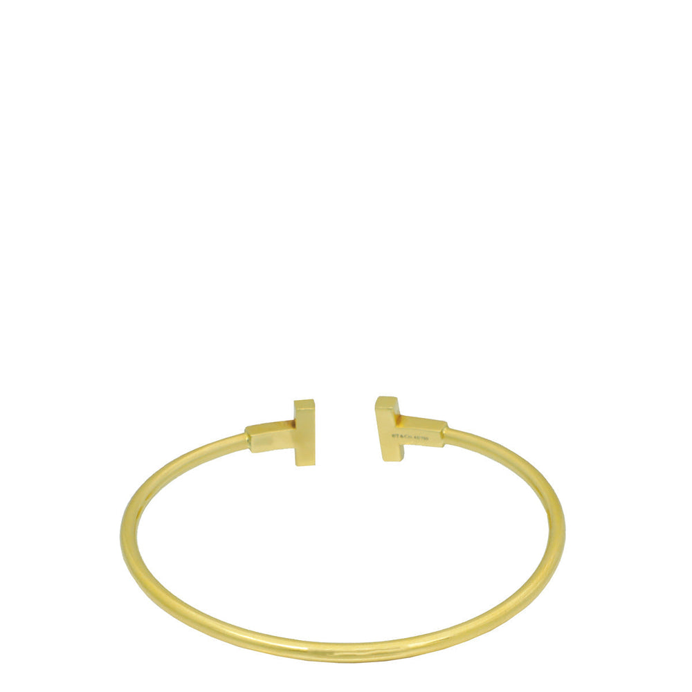 Tiffany & Co 18K Yellow Gold T Narrow Wire Small Bracelet – Accessorio premium elegante