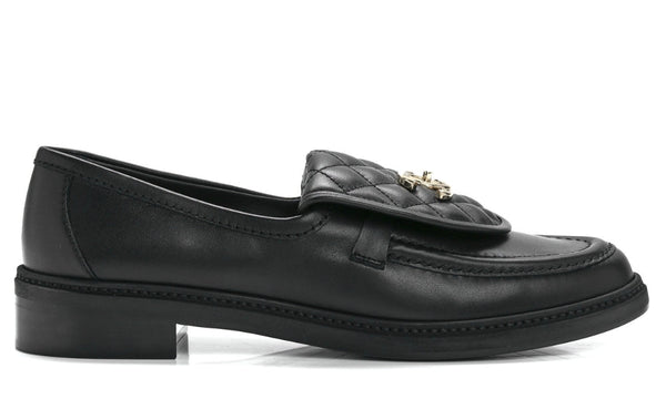 CHANEL Lambskin Quilted CC Turnlock Loafers Black – Accessorio premium elegante