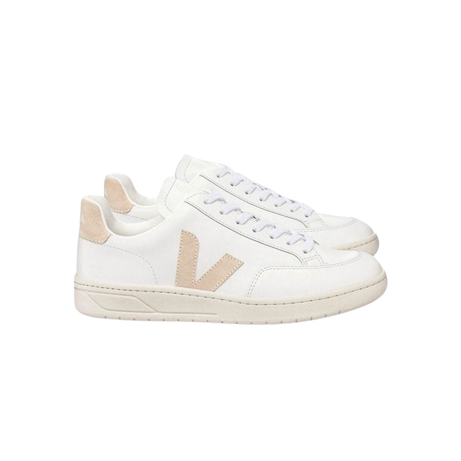 Veja - V-12 Leather White Sable – Accessorio premium elegante