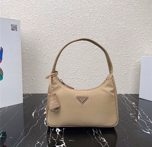 PRADA MINI BORSA IN RE-NYLON – Accessorio premium elegante