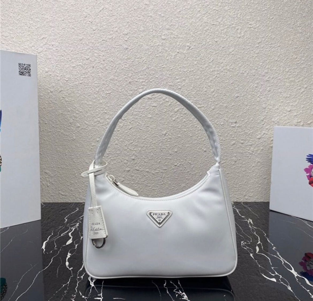 PRADA MINI BORSA IN RE-NYLON – Accessorio premium elegante