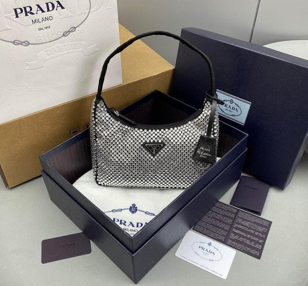PRADA MINI BORSA IN RE-NYLON – Accessorio premium elegante