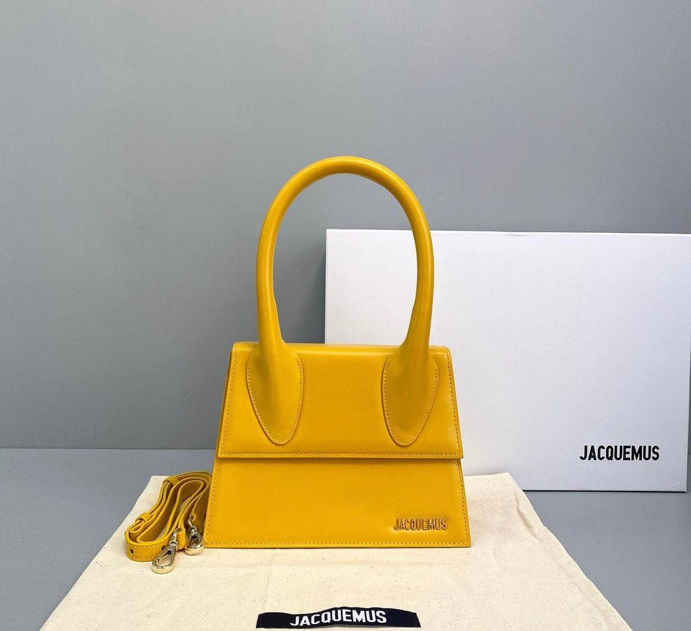 LE CHIQUITO MOYEN BY JACQUEMUS – Accessorio premium elegante