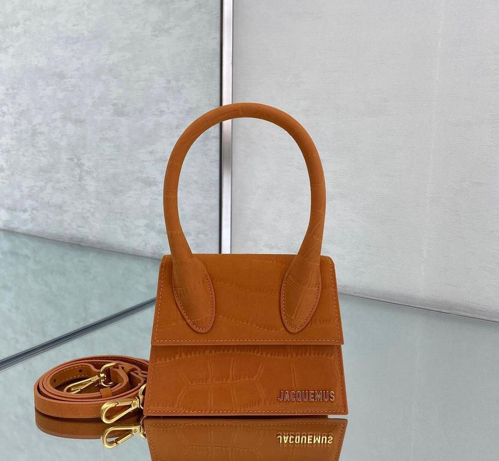 LE CHIQUITO MOYEN BY JACQUEMUS – Accessorio premium elegante