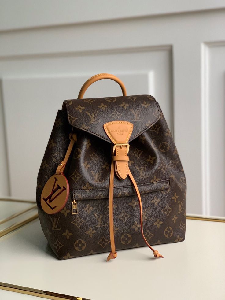 LV Montsouris PM – Accessorio premium elegante