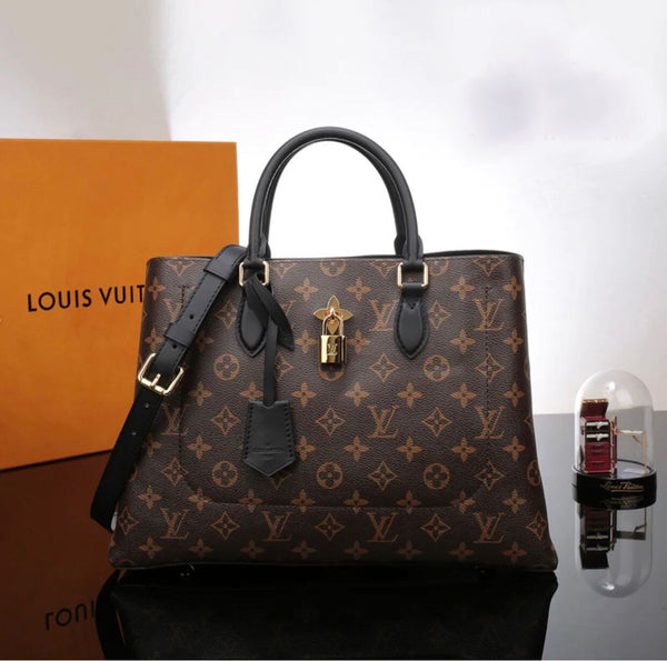 LV Tote Monogram Canvas – Accessorio premium elegante