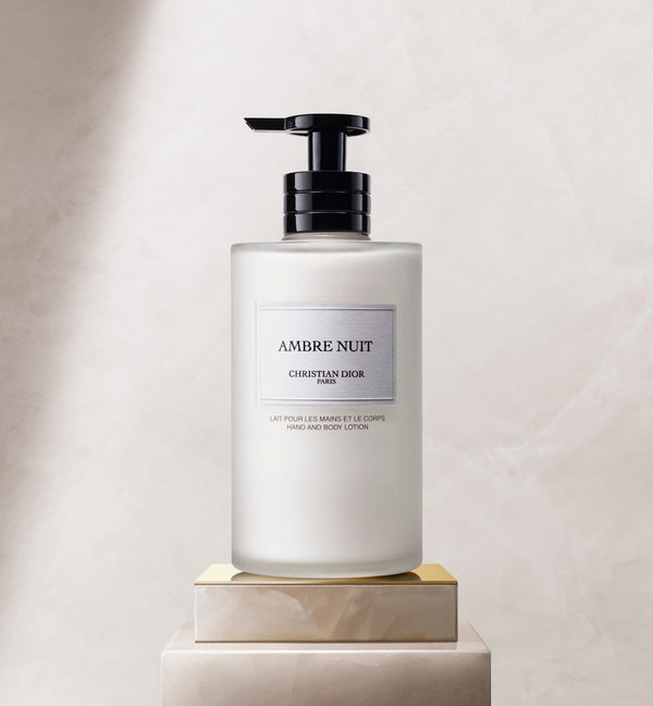 AMBRE NUIT HYDRATING LOTION – Accessorio premium elegante