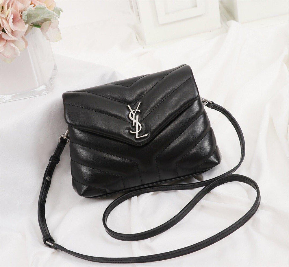 YSL BAG TOY LOULOU A TRACOLLA NERA IN PELLE MATELASSÉ A “Y” – Accessorio premium elegante
