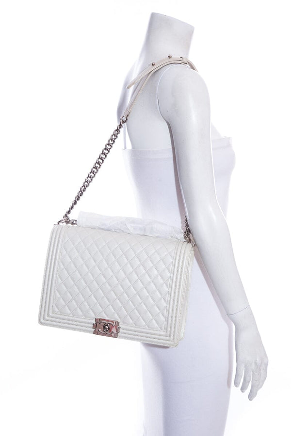 Chanel 2012 Limited Edition Iridescent White XL Boybag – Accessorio premium elegante